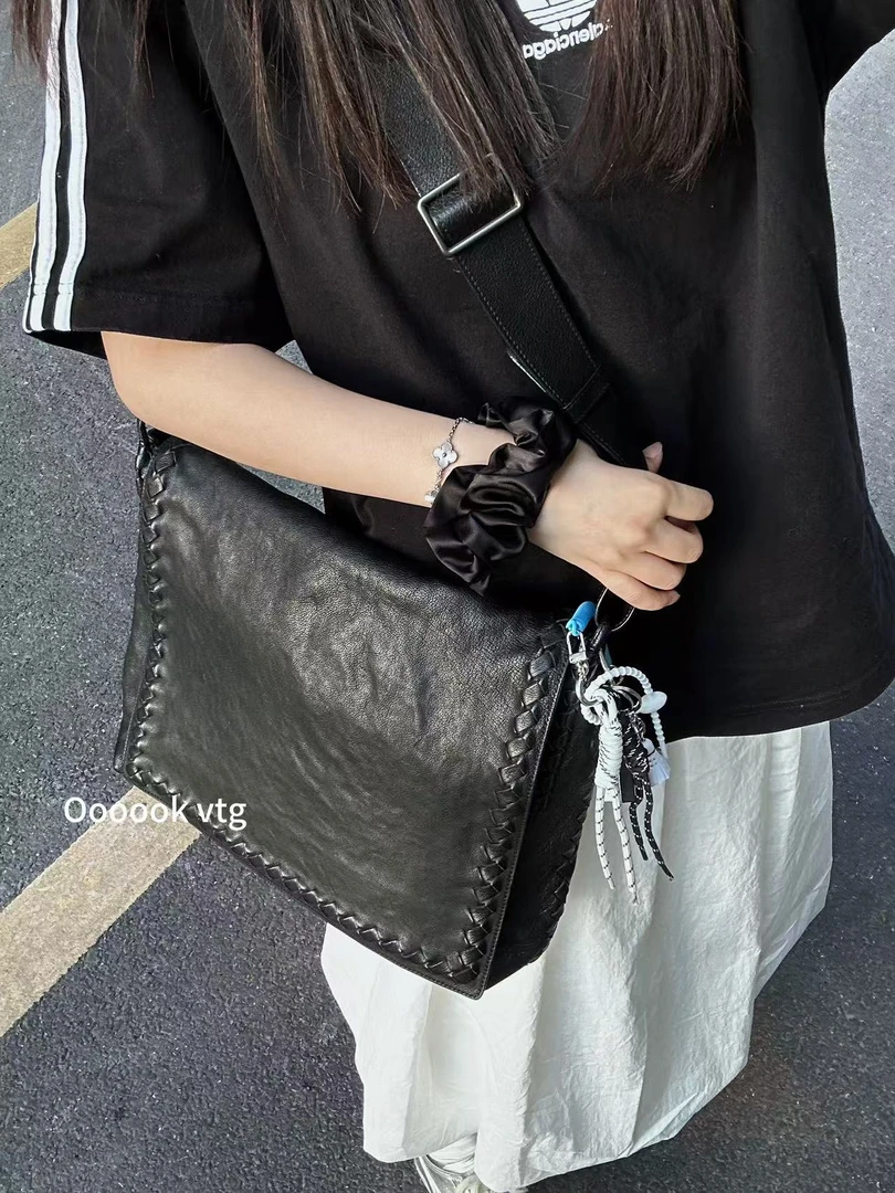 95新 BOTTEGA VENETA/葆蝶家 CS5950 BOTTEGA VENETA 黑色斜挎包