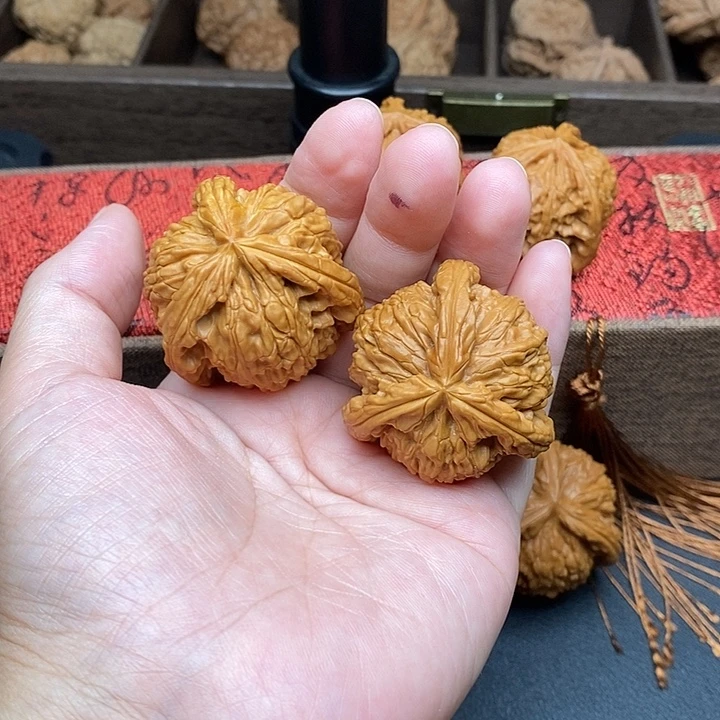 阿***荆把件文玩核桃白奔