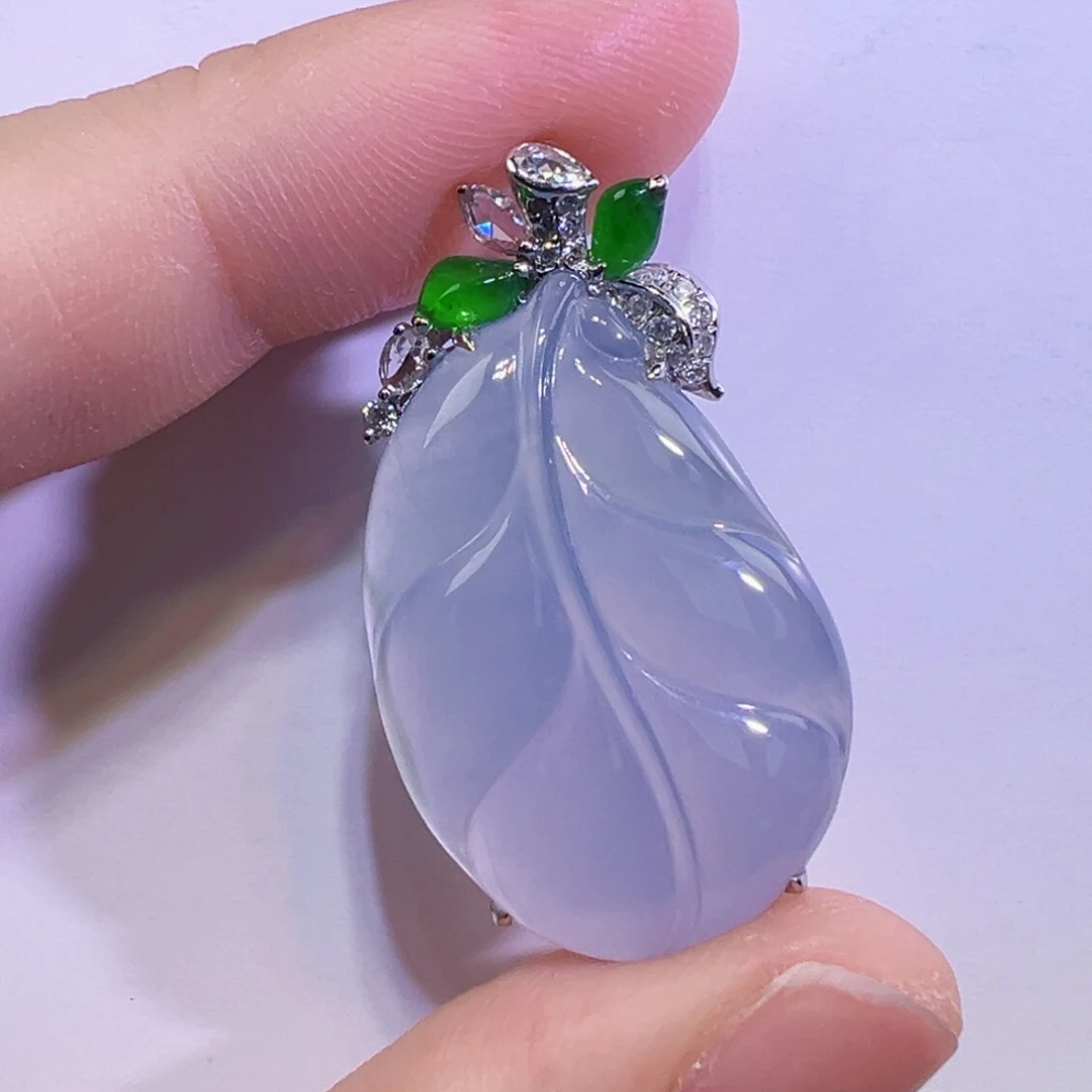 颈饰18K金镶嵌翡翠吊坠