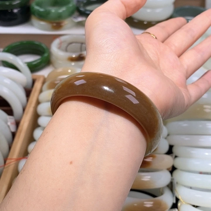 和田玉手镯未镶嵌黄糖镯55