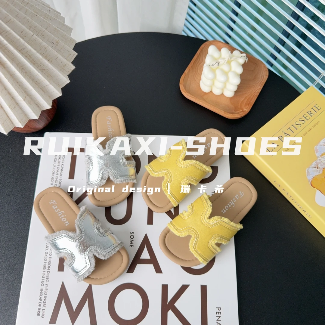 【瑞卡希】“法式慵懒”韩版女童2025夏季新款小女孩外穿防滑凉拖鞋