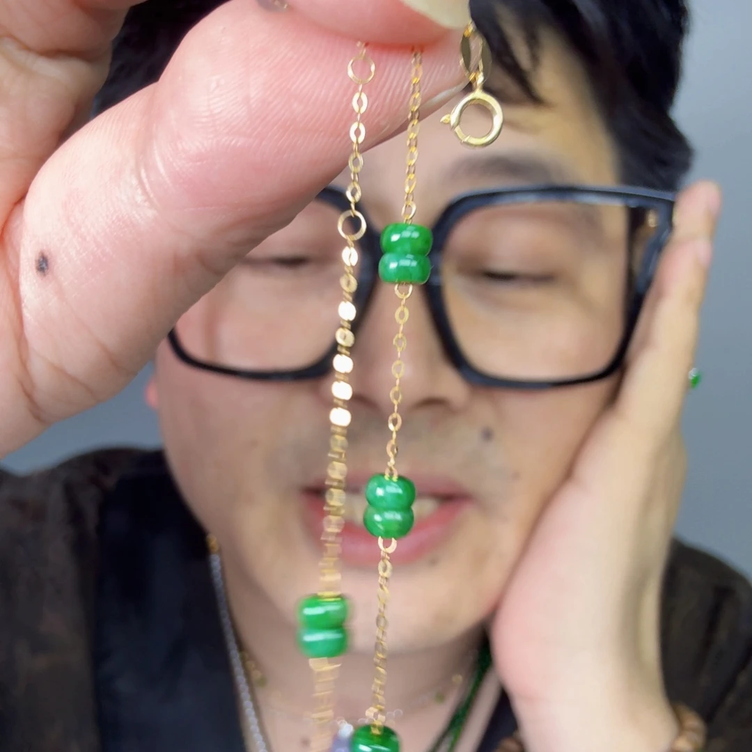 翡翠18K金镶嵌颈饰一件