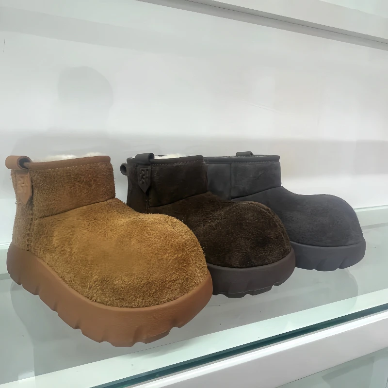 冬季女士厚底加绒防滑卡皮巴拉时尚雪地靴牛皮材质