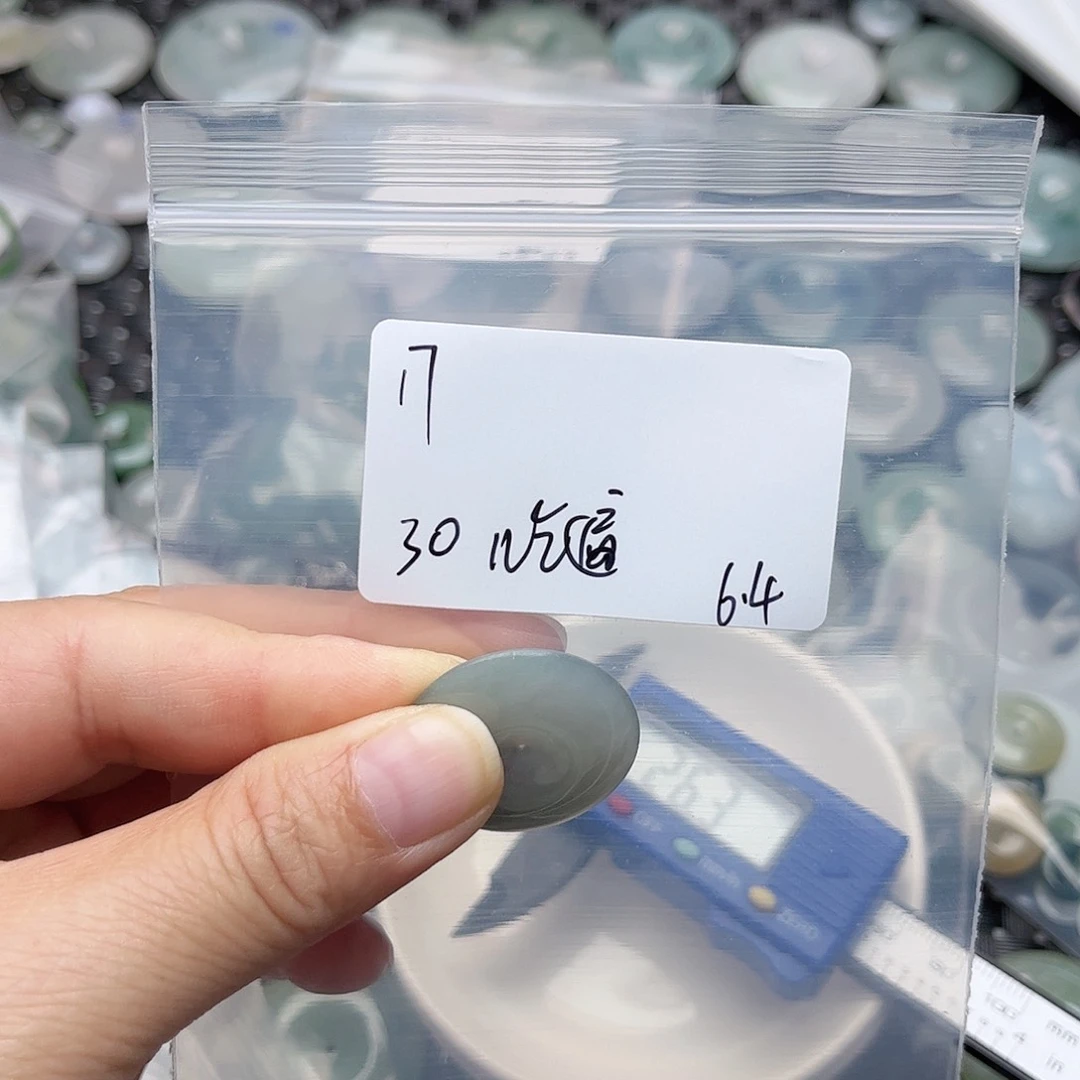 翡翠未镶嵌颈饰吃****旯不