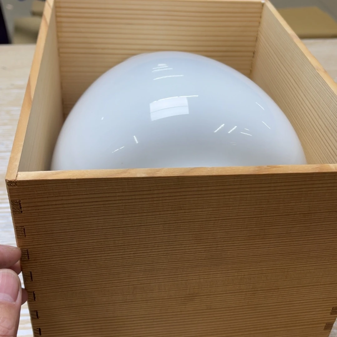 瓷片吃*密密麻麻地排列着一个
