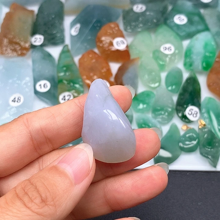 翡翠未镶嵌颈饰随型