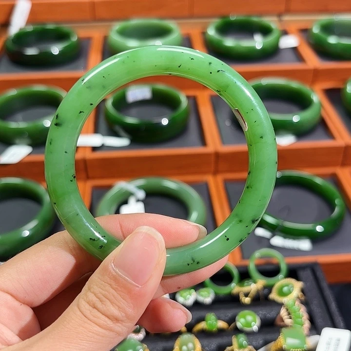 和田玉（碧玉）未镶嵌手镯