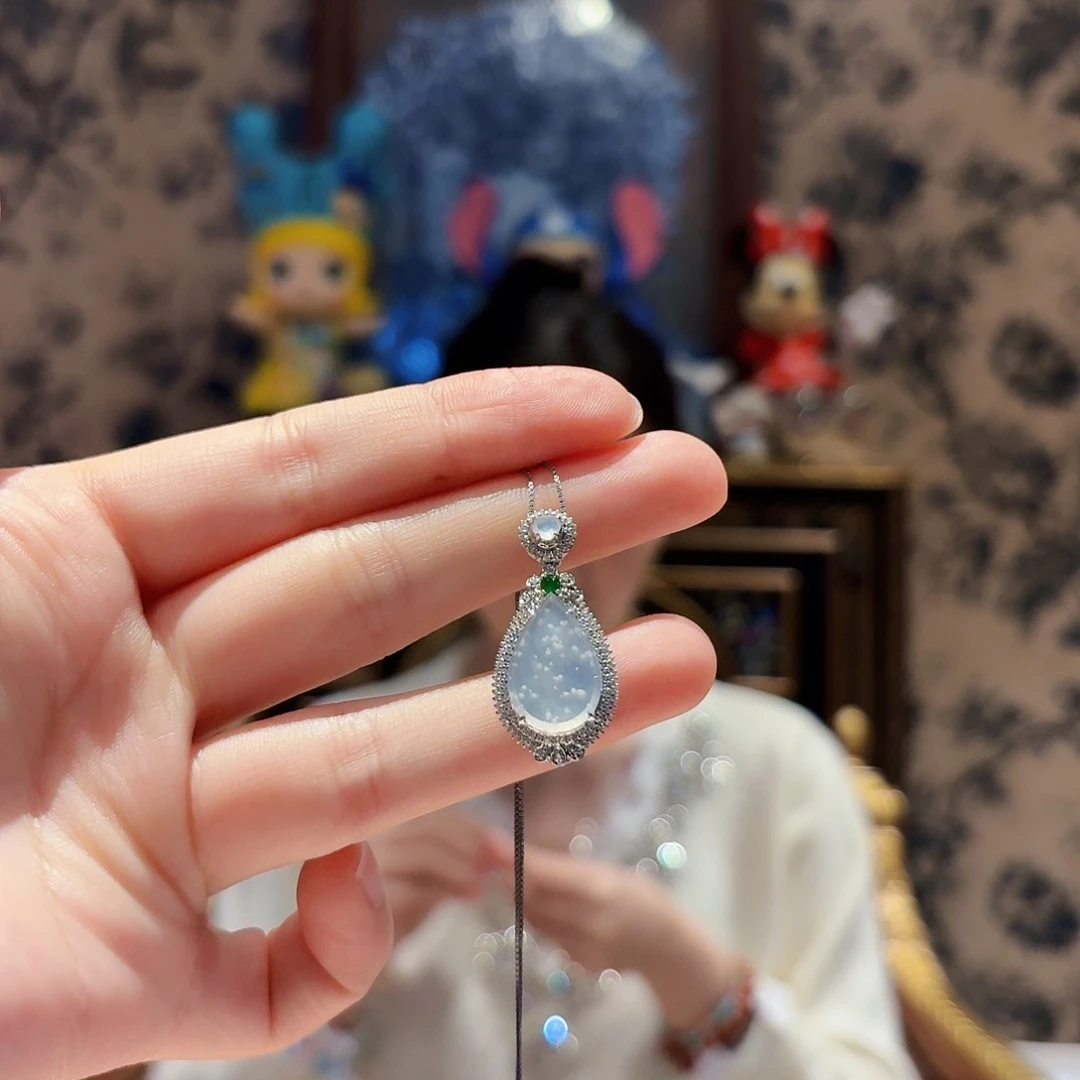 翡翠18K金镶嵌吊坠(赠链)