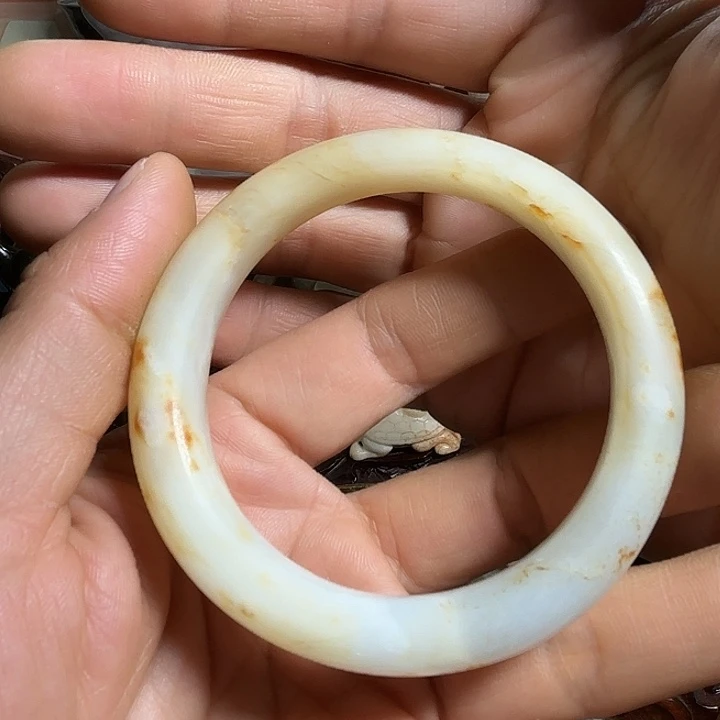 和田玉未镶嵌把件