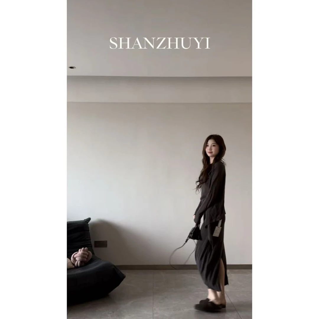 [山住一]慵懒石墨灰肉桂粉针织开衫+吊带背心+半身裙