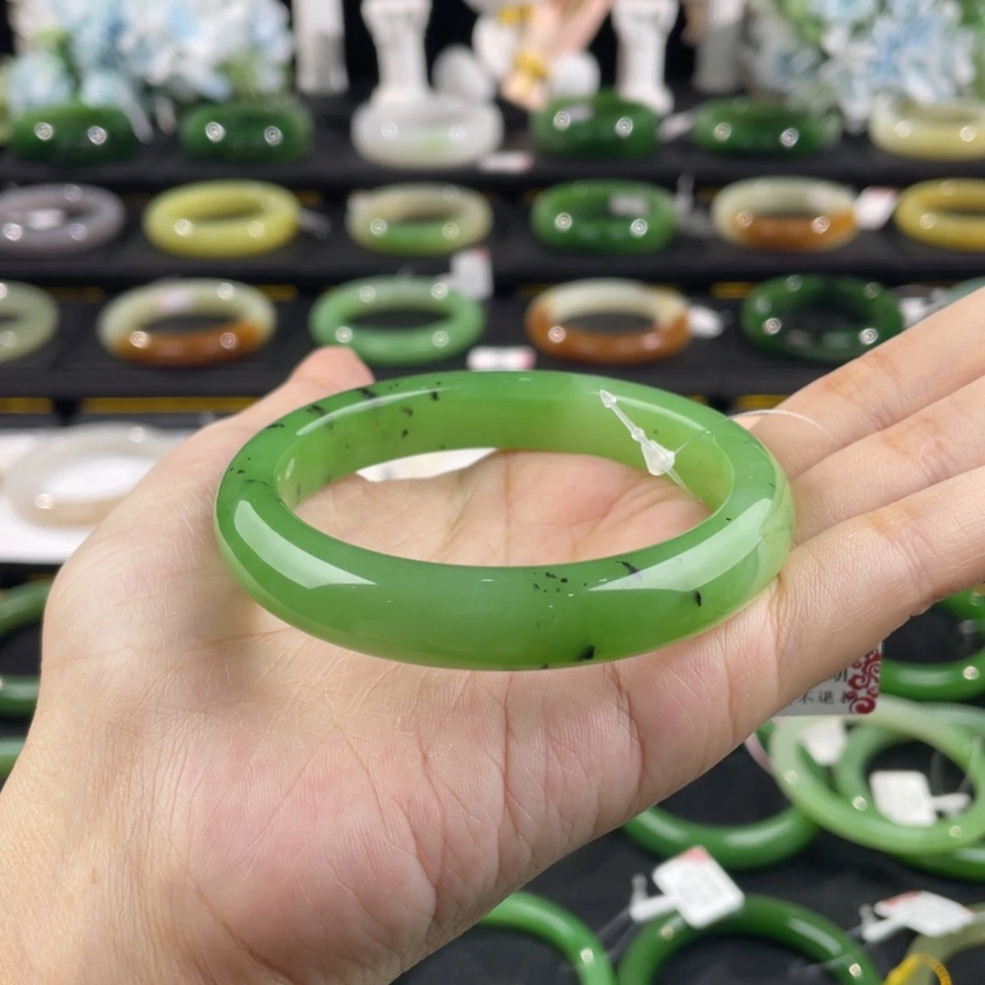 和田玉未镶嵌手镯乌兰海果绿56mm