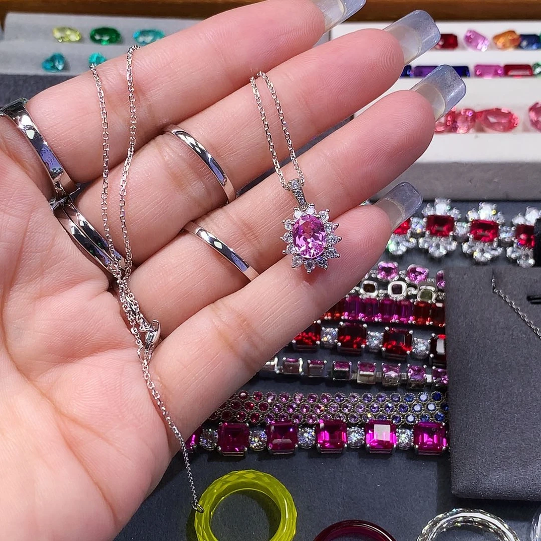 李***巴合成（培育）蓝宝石裸石