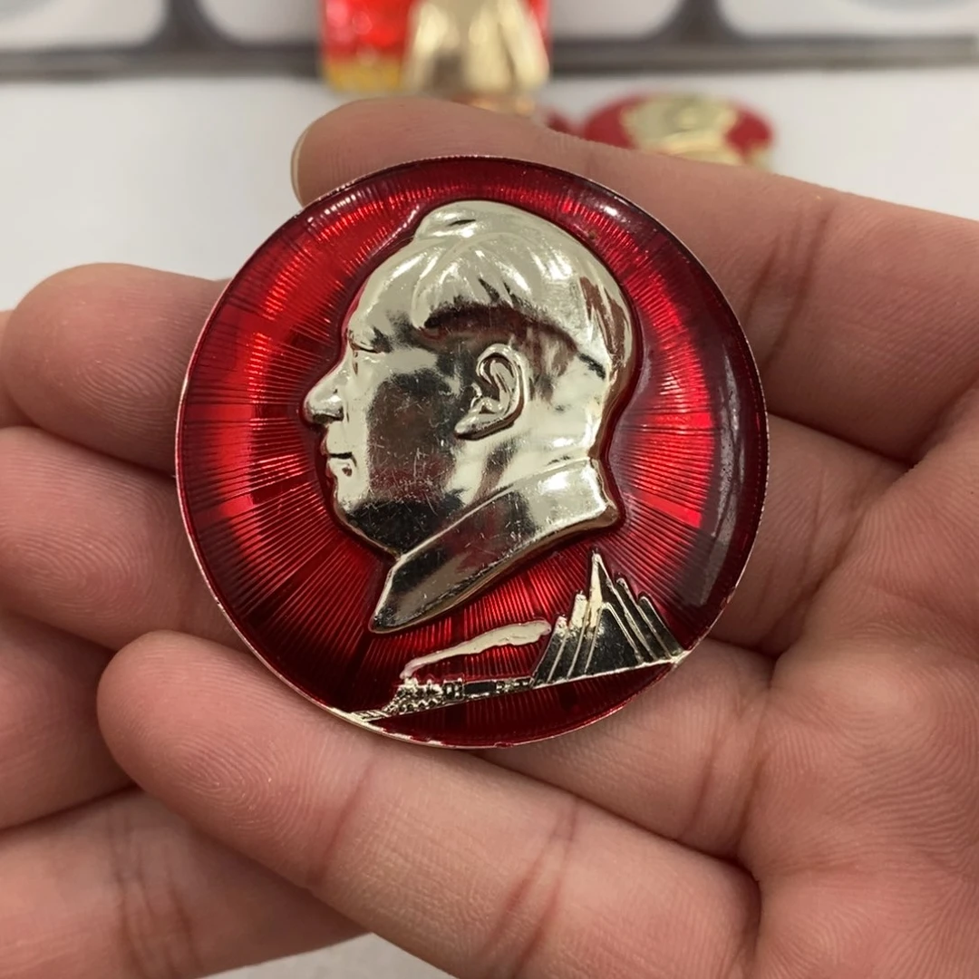 铝红色纪念章南昌火车