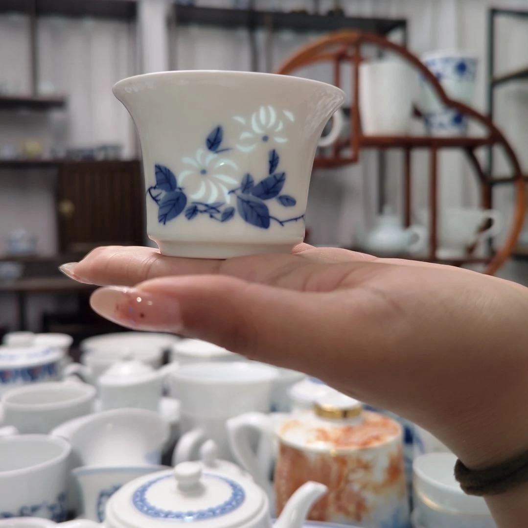 瓷手绘山丹丹茶托一个