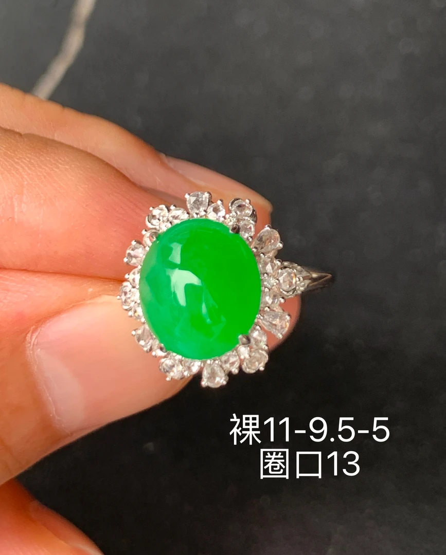 高冰满绿蛋面天然翡翠戒指 镶嵌精致 女生配饰