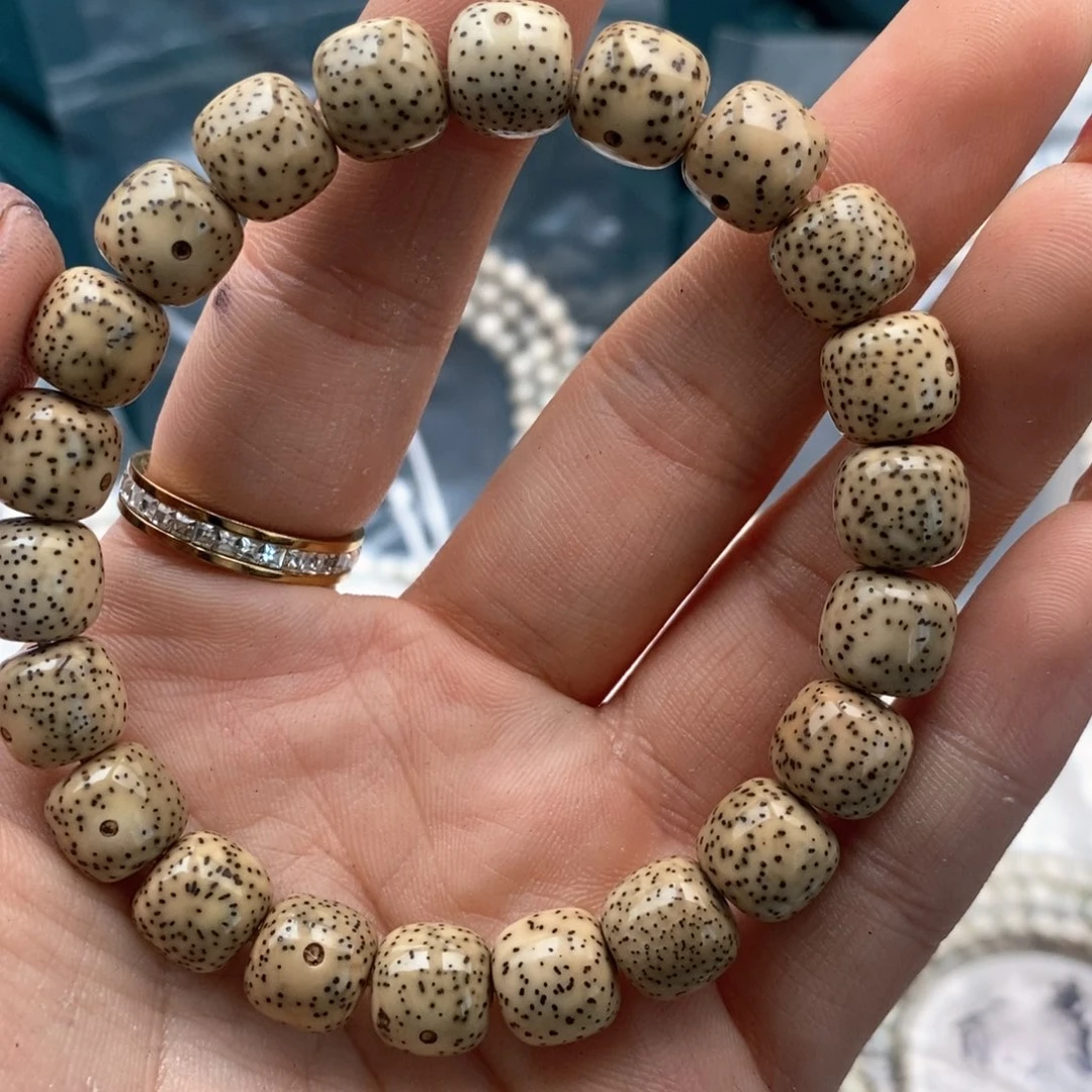 星月菩提吊坠鸡油黄单圈月留白福利