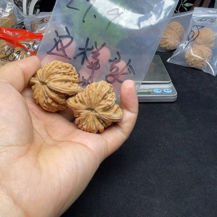 文玩核桃把件这***以四座楼