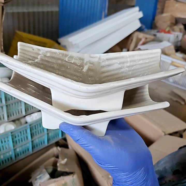 摆件盘子碗茶壶啥都有