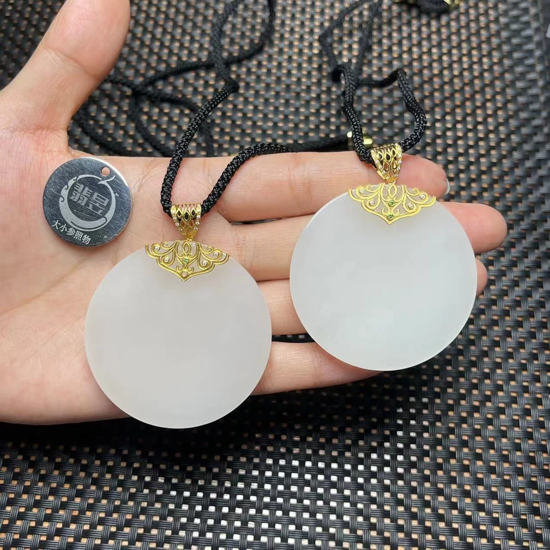 翡昱-N3-32225-68-和田玉吊坠18K金扣-多样性发其一-D