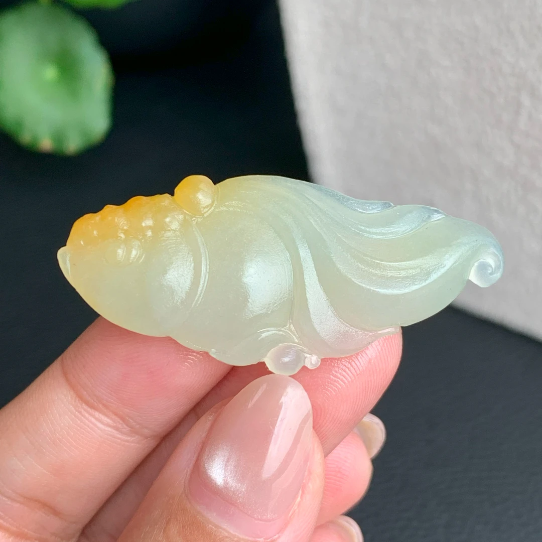【福寿吉祥】天然翡翠A货俏色巧雕黄翡色兰寿鱼吊坠 定制毛货未抛光