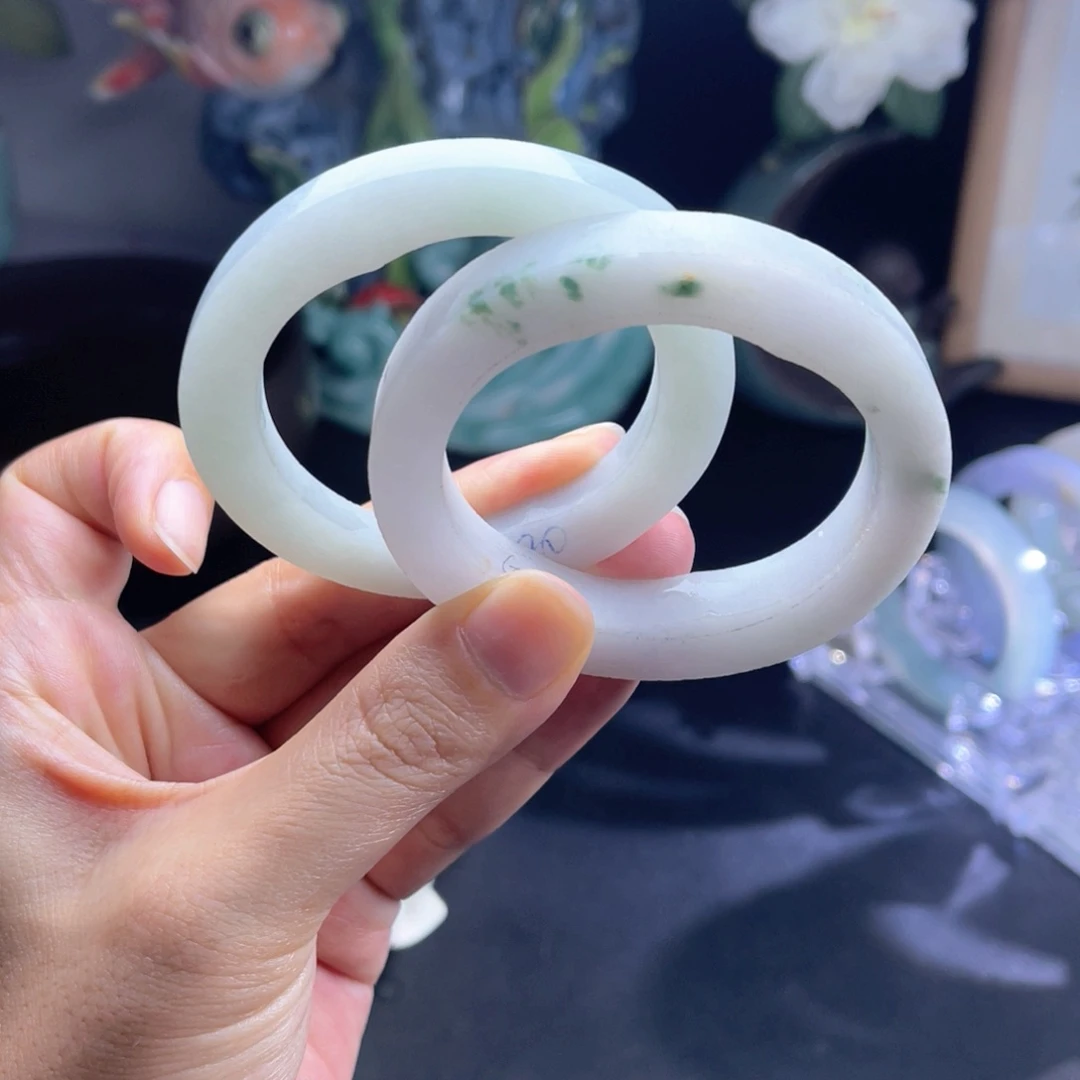 定制翡翠未镶嵌天然翡翠手镯