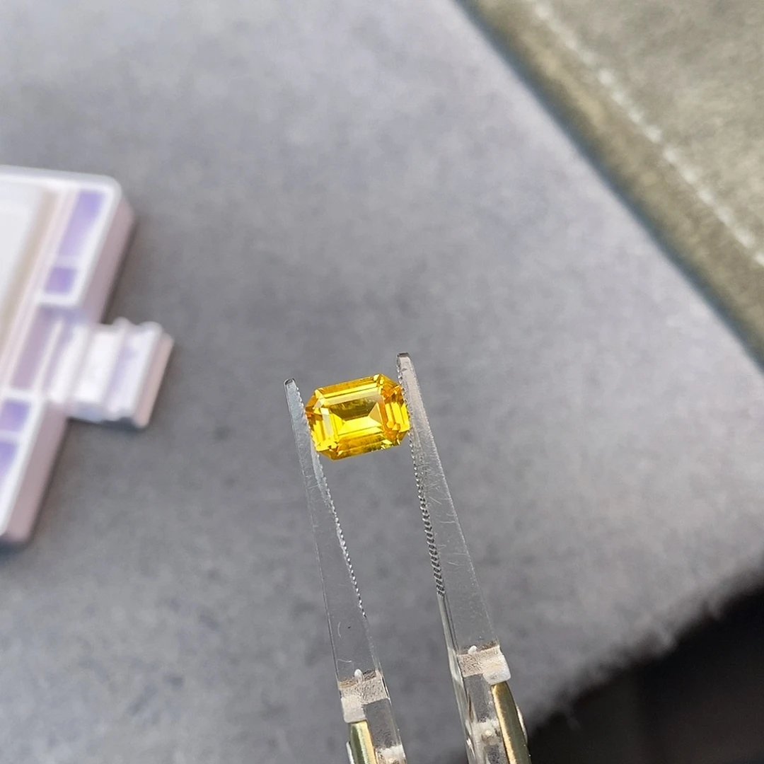 彩色蓝宝石裸石1.6ct 金丝雀