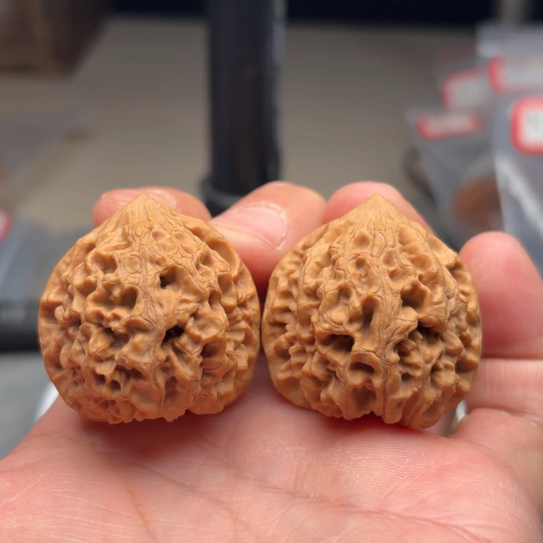 王***生文玩核桃吊坠太行龙纹王