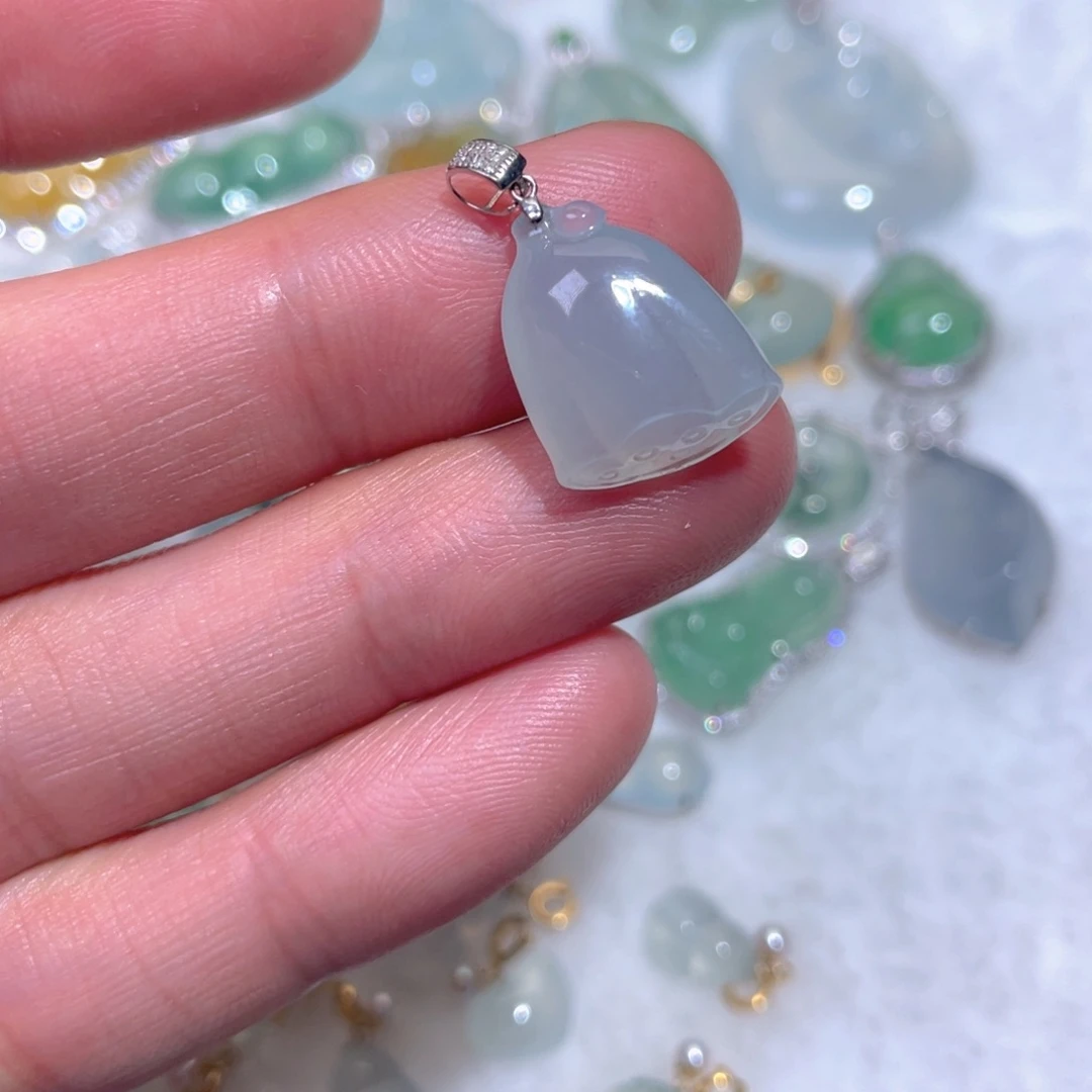 翡翠18K金镶嵌颈饰翡翠