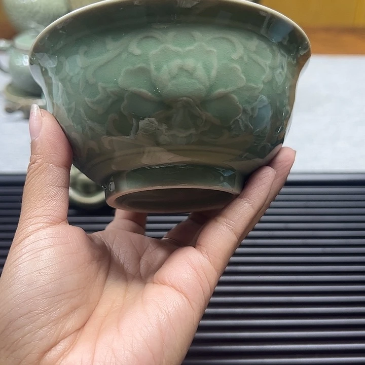 耀州窑青釉浮雕牡丹碗1只