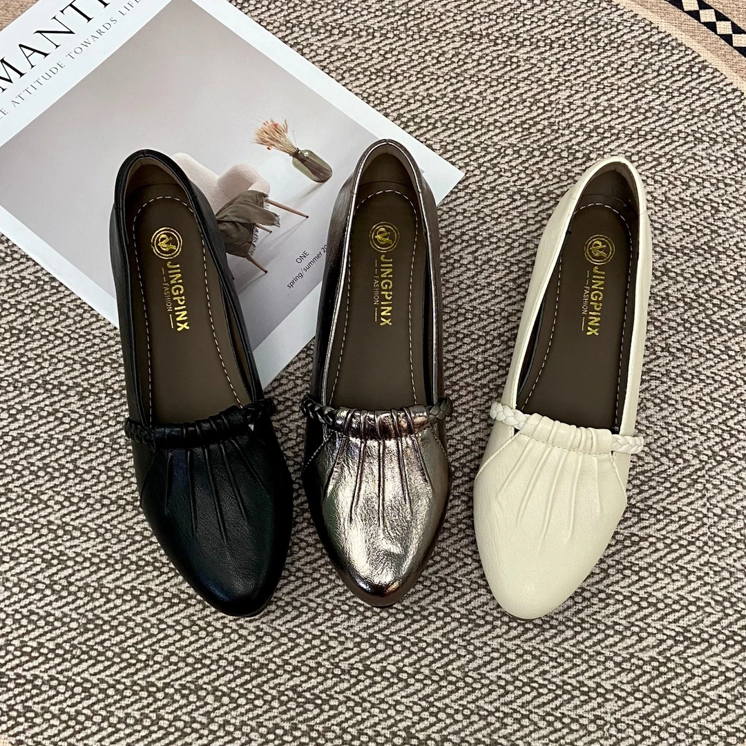 春秋新款低跟休闲女单鞋浅口尖头透气软底女皮鞋软时尚百搭妈妈鞋