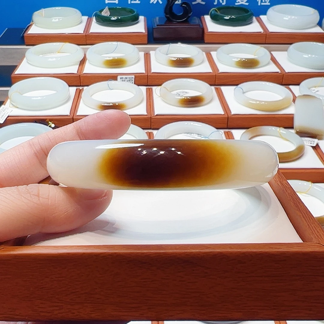 和田玉未镶嵌手镯一口糖5859