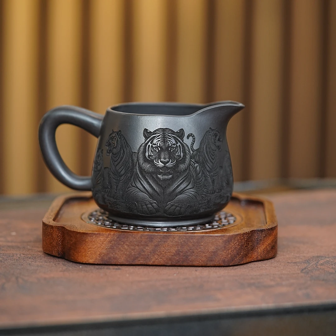 宜兴原矿紫砂石黄全手工刻绘五虎公道杯