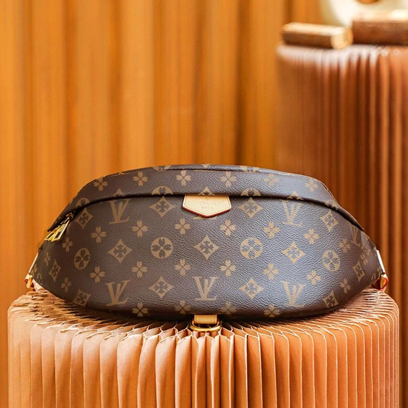 香港品牌2026新款轻奢时尚牛皮印花胸包腰包情侣同款大牌斜挎包包