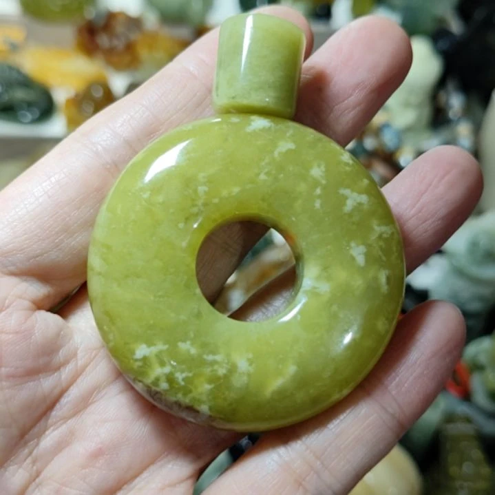 岫玉未镶嵌平安扣