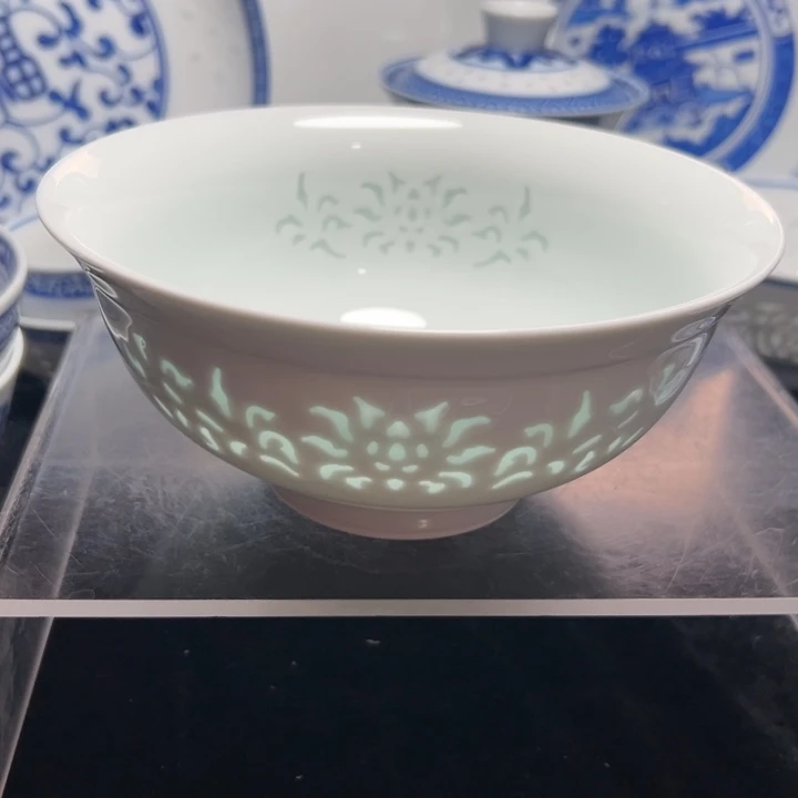 碗隐青釉6寸雕刻牡丹面碗