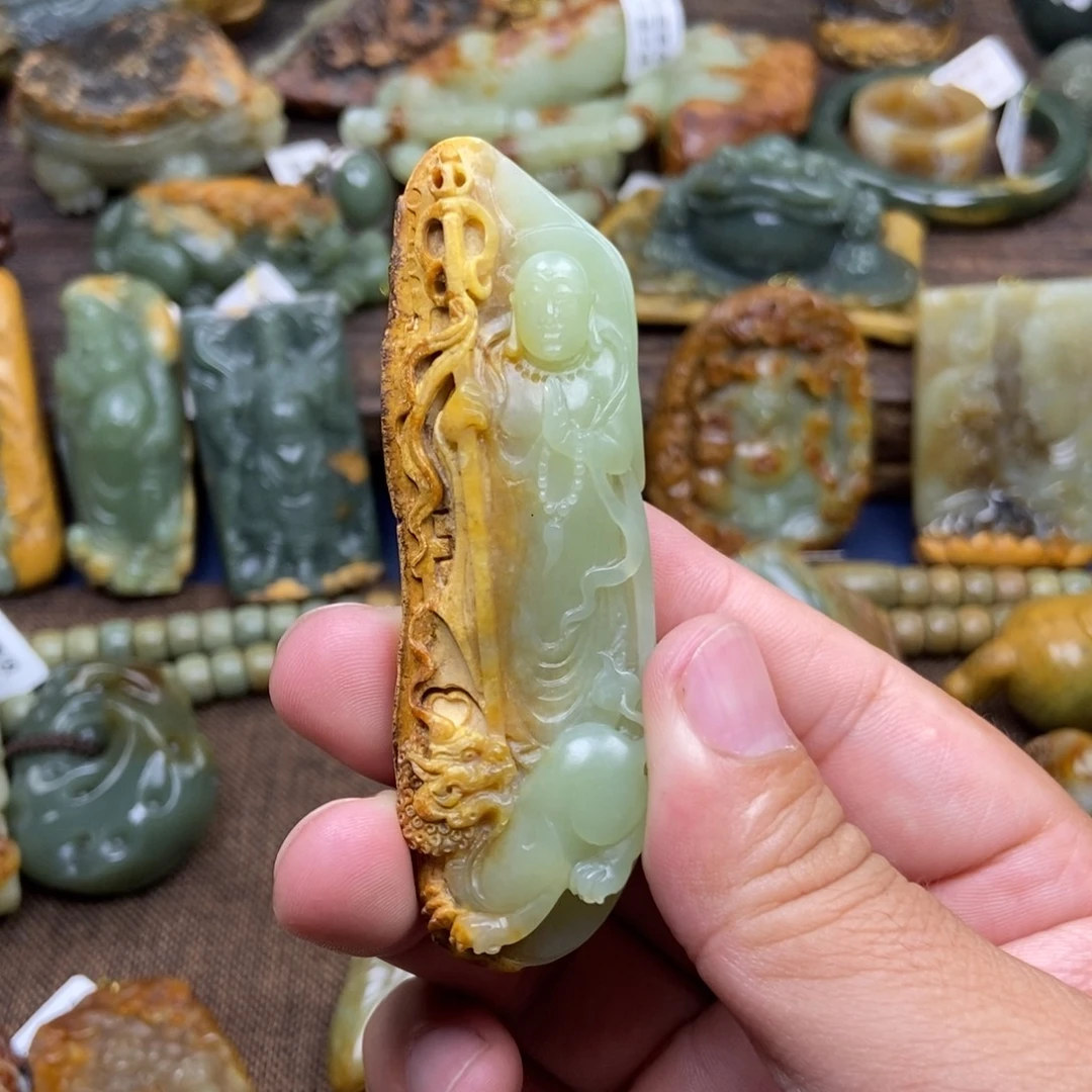 秋***语未镶嵌岫岩河磨玉（透闪石质玉）珠宝奇石