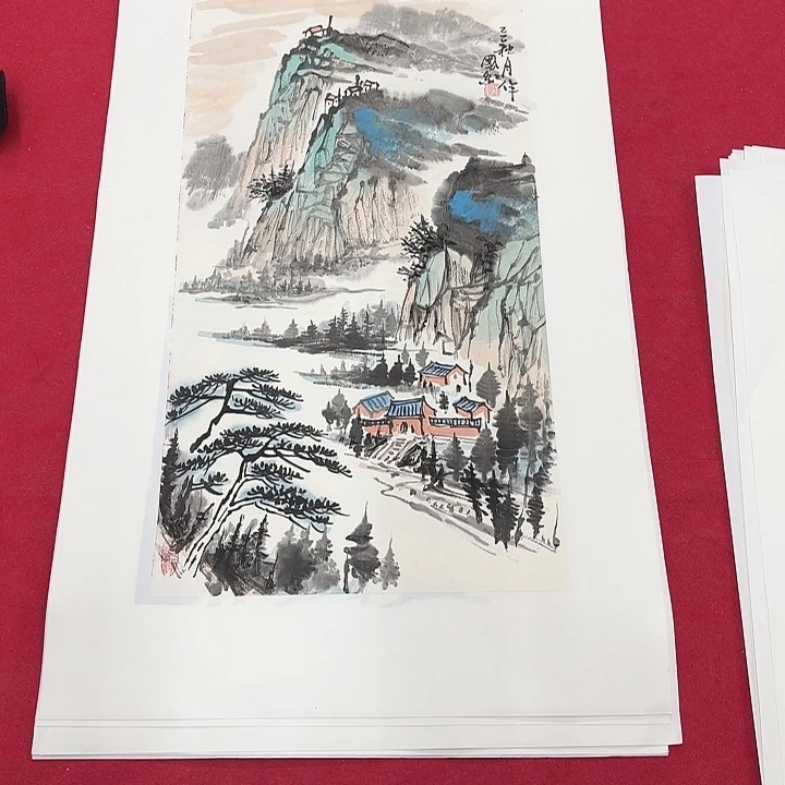 国画花鸟等野生植物在森林深处