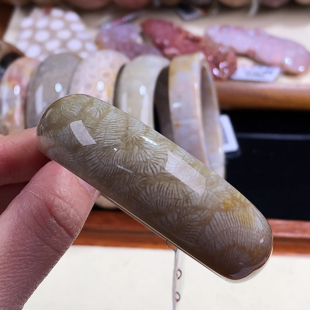 硅化珊瑚（珊瑚玉）未镶嵌51手镯52