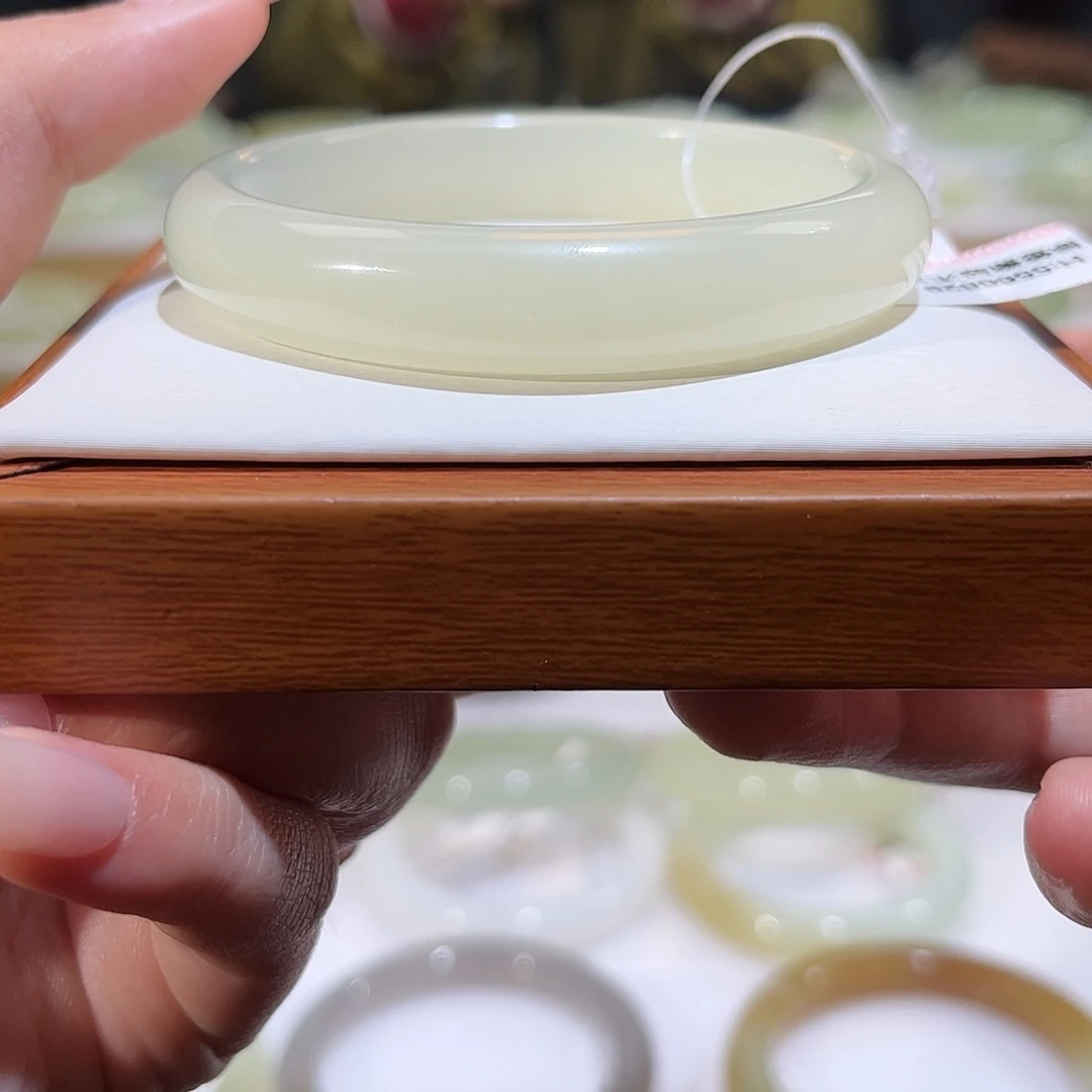 和田玉未镶嵌手镯浅冰蜂蜜水