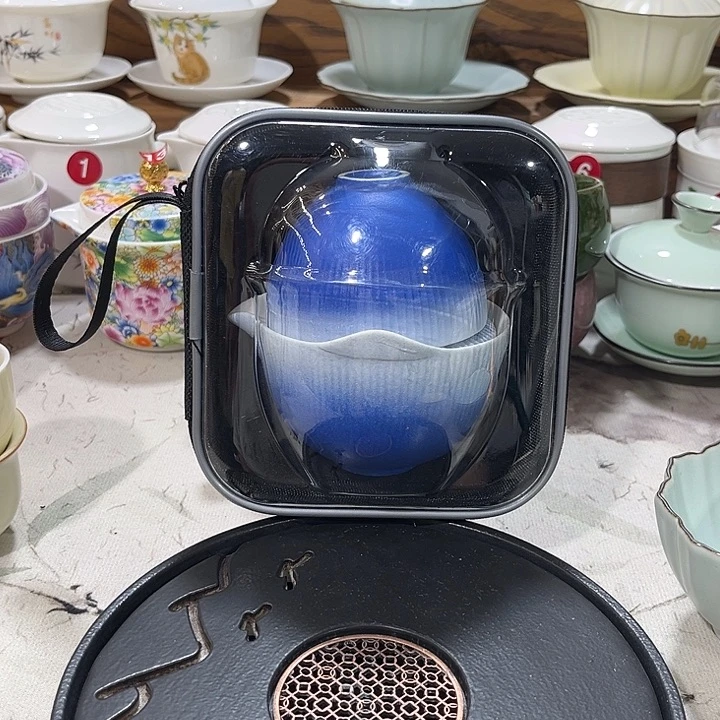 渐变蓝色旅行套装一件