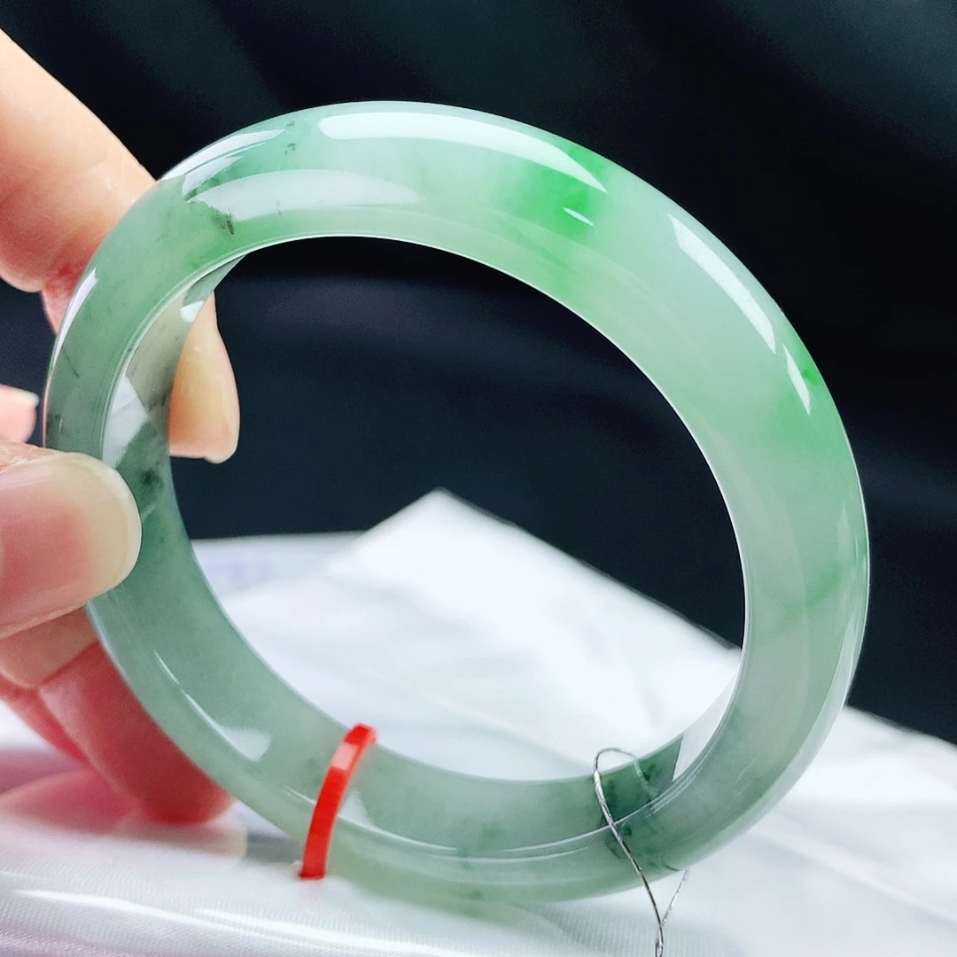 翡翠手镯未镶嵌52圈