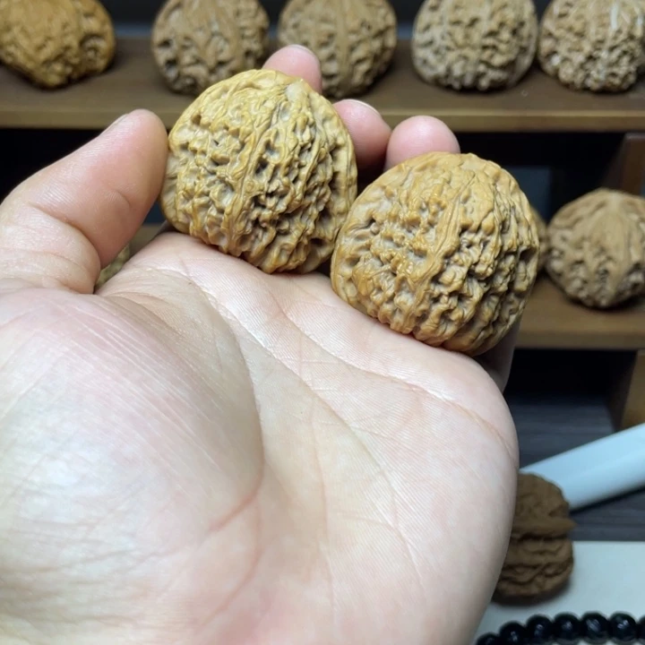 早***好文玩核桃吊坠南疆石38无修