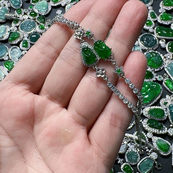 翡翠颈饰未镶嵌天然A货翡翠放漏