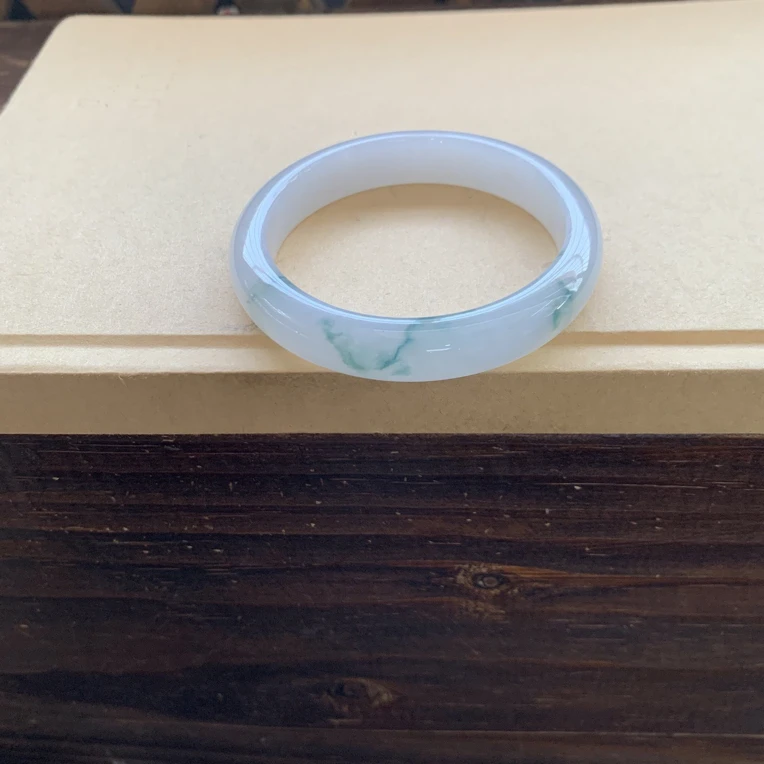 冰透细腻飘花手镯，特价12800圈口54.9-11.1-7.2，天然翡翠缅A小纹