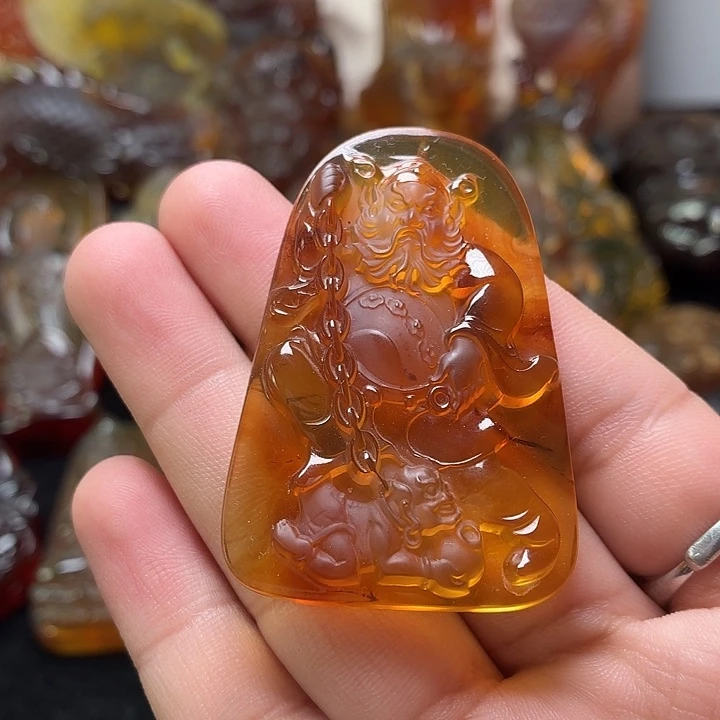 琥珀未镶嵌颈饰13