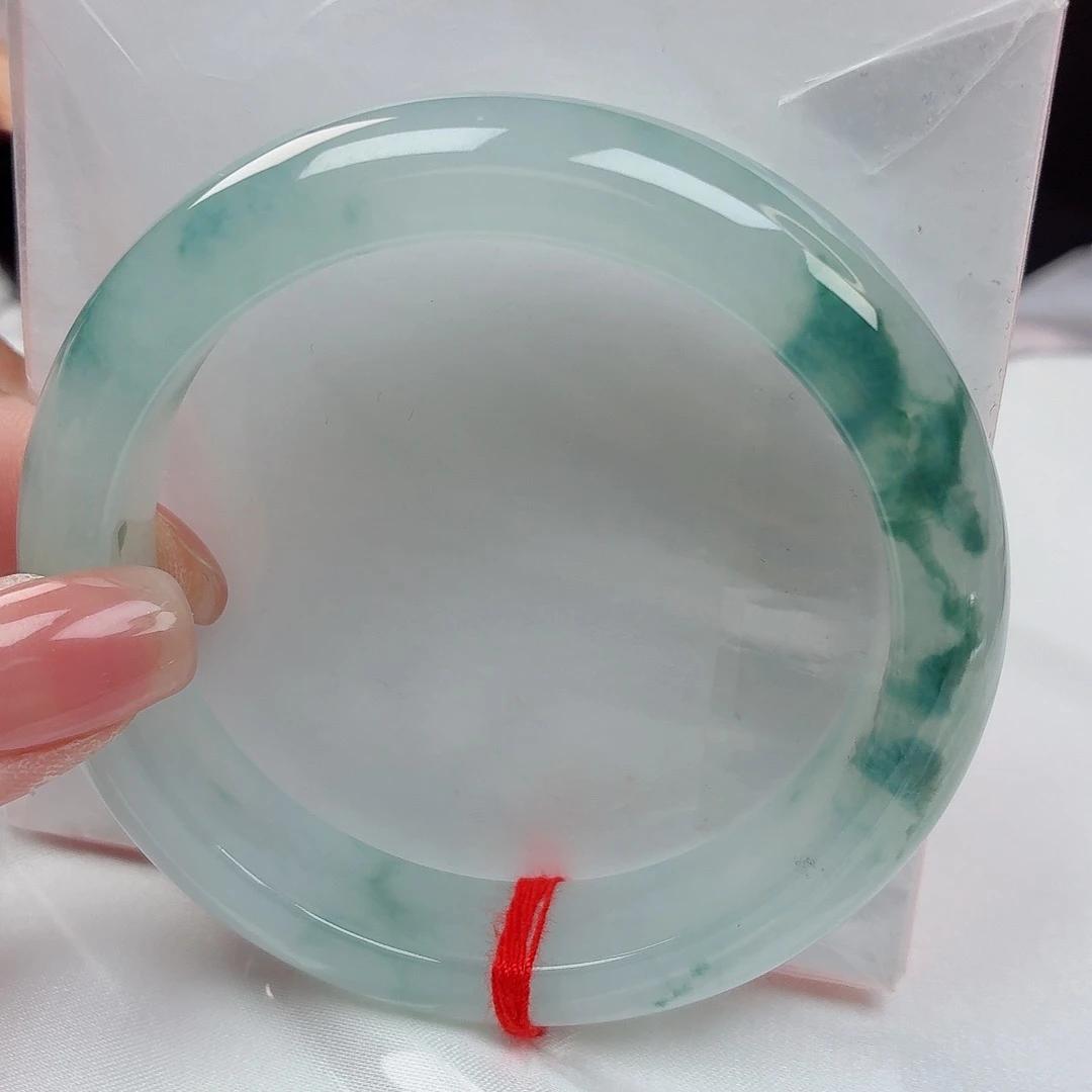 张***飞翡翠手镯未镶嵌56+