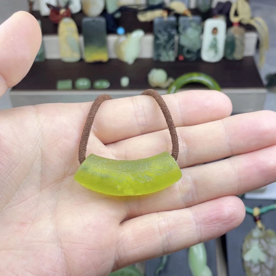 A***功蛇纹石玉未镶嵌颈饰
