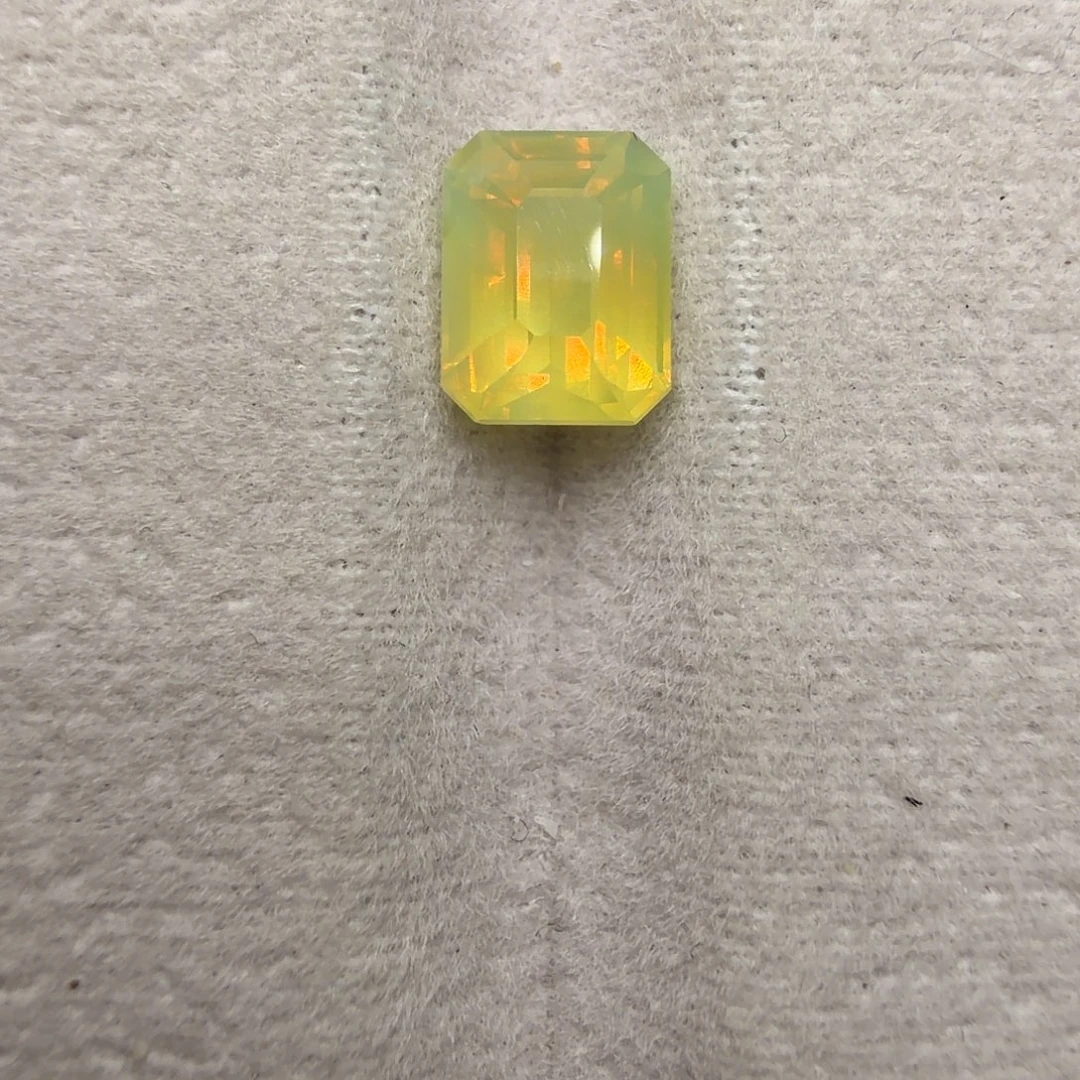 金绿宝石裸石1.66ct荧光笔