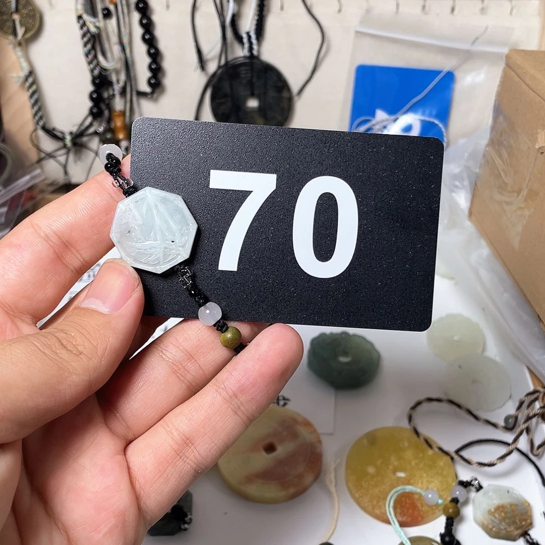 蛇纹石玉颈饰合金