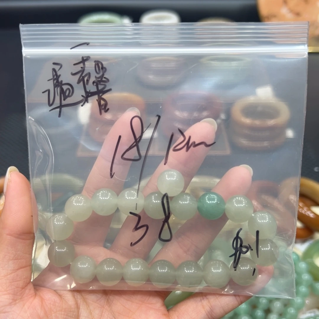 温***馨石英质玉未镶嵌手镯